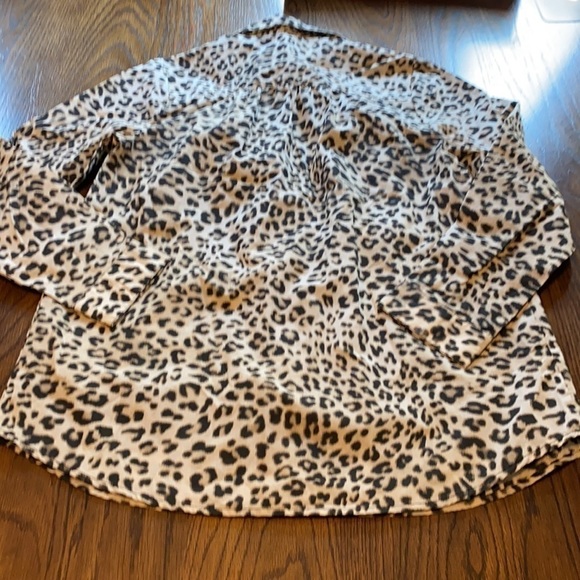 5/$25 Roamans animal print button down size 12W - Picture 7 of 9